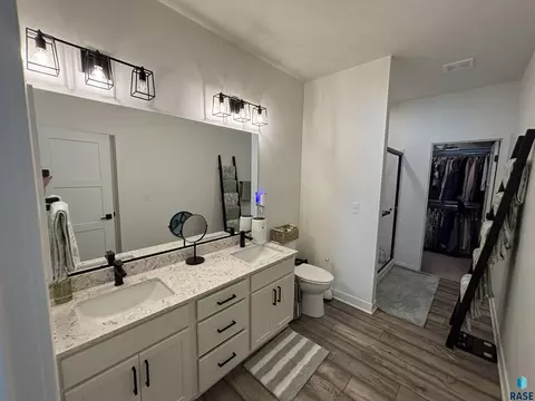 Bath - 6902 E Brooks Edge Pl, Sioux Falls, SD 57110 photo 1 of 4
