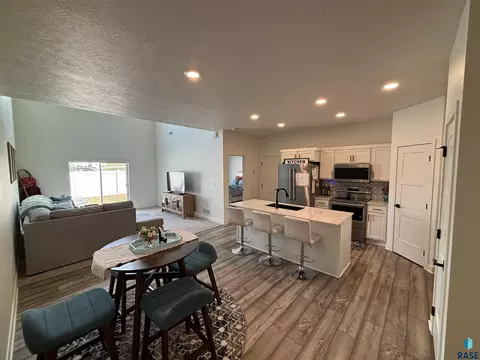 Kitchen - 6902 E Brooks Edge Pl, Sioux Falls, SD 57110 photo 1 of 5