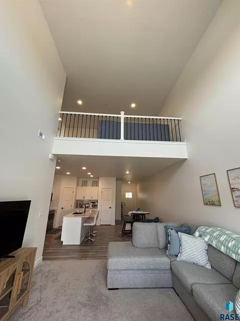 Living - 6902 E Brooks Edge Pl, Sioux Falls, SD 57110 photo 2 of 4