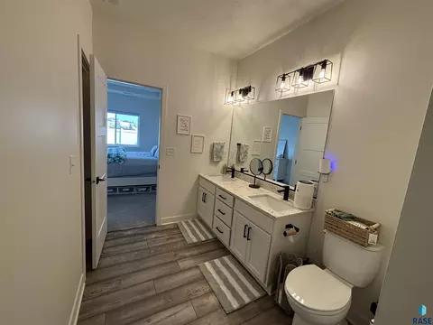 Bath - 6902 E Brooks Edge Pl, Sioux Falls, SD 57110 photo 2 of 4
