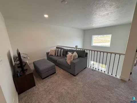Living - 6902 E Brooks Edge Pl, Sioux Falls, SD 57110 photo 3 of 4
