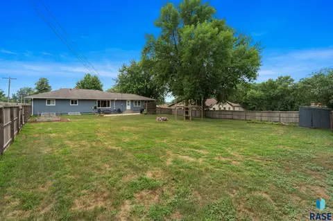 Exterior - 1024 3rd St, Garretson, SD 57030 photo 4 of 7
