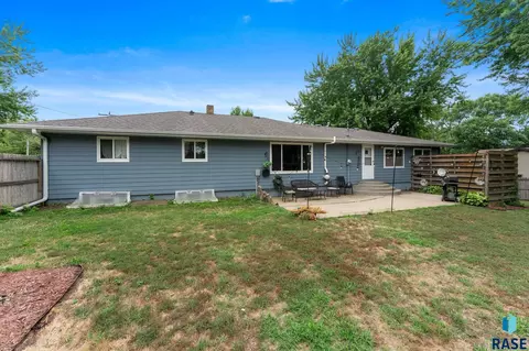 Exterior - 1024 3rd St, Garretson, SD 57030 photo 1 of 7