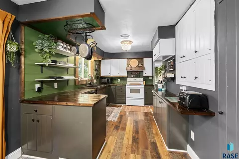 Kitchen - 1024 3rd St, Garretson, SD 57030 photo 2 of 5
