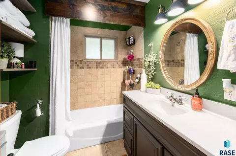 Bath - 1024 3rd St, Garretson, SD 57030 photo 2 of 3
