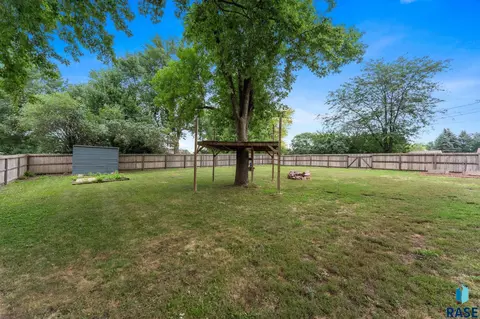 Exterior - 1024 3rd St, Garretson, SD 57030 photo 5 of 7