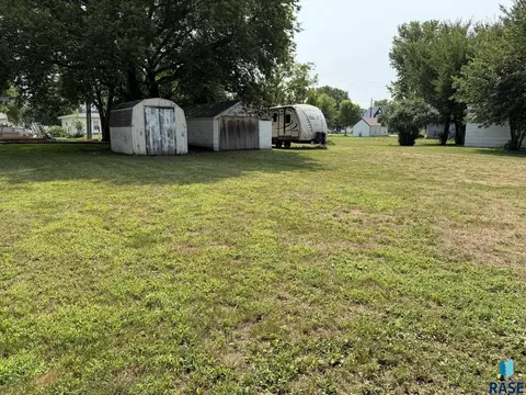 Exterior - 154 W Juniper St, Menno, SD 57045 photo 9 of 11