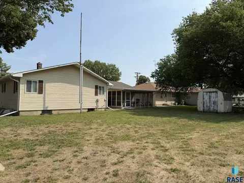 Exterior - 154 W Juniper St, Menno, SD 57045 photo 10 of 11
