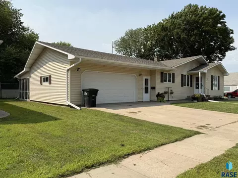 Exterior - 154 W Juniper St, Menno, SD 57045 photo 5 of 11