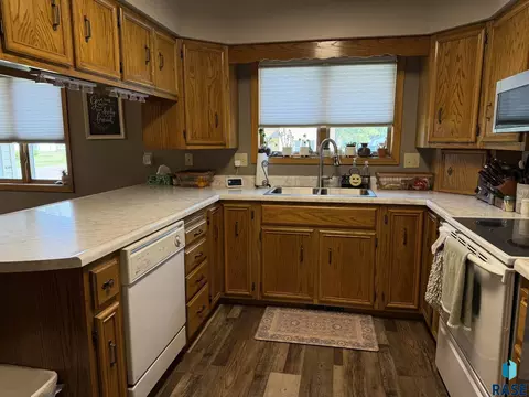 Kitchen - 154 W Juniper St, Menno, SD 57045 photo 5 of 6