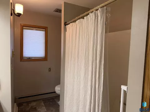 Bath - 154 W Juniper St, Menno, SD 57045 photo 2 of 6