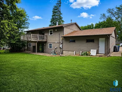 Exterior - 2905 E Klondike Trl, Sioux Falls, SD 57103 photo 4 of 7