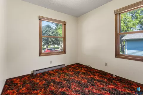 Bedroom - 908 Union Ave N, Madison, SD 57042 photo 3 of 4