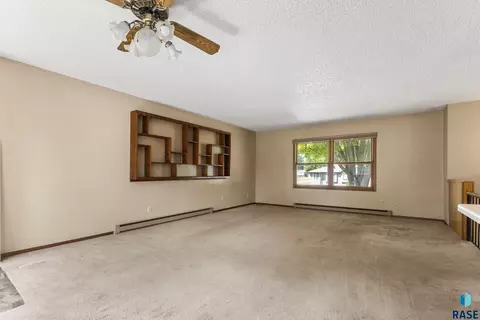 Living - 908 Union Ave N, Madison, SD 57042 photo 2 of 3