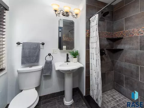 Bath - 207 E 30th St, Sioux Falls, SD 57105 photo 1 of 3