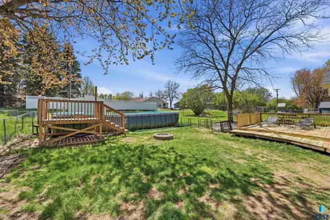Exterior - 1109 4th St, Garretson, SD 57030 photo 3 of 6