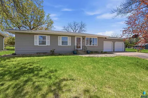 Exterior - 1109 4th St, Garretson, SD 57030 photo 1 of 6