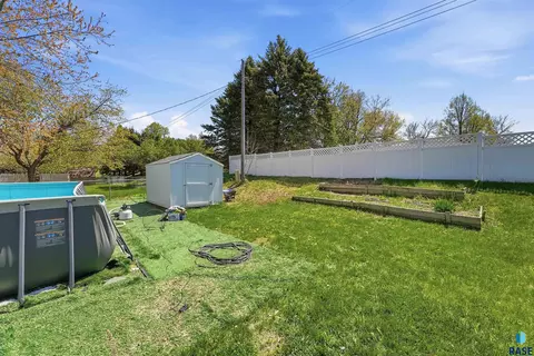 Exterior - 1109 4th St, Garretson, SD 57030 photo 6 of 6