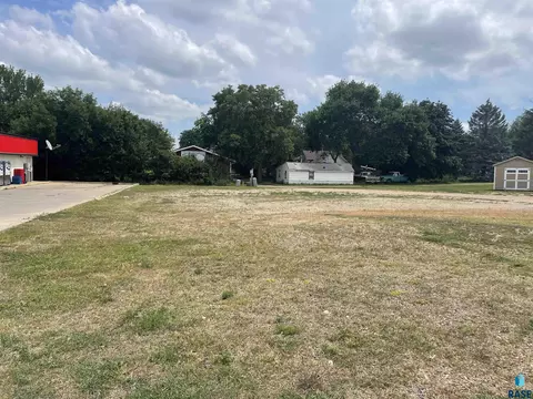 400 S Block Washington Ave, Madison, SD 57042 photo 2