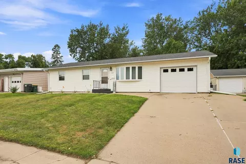 1405 S Bruce Rd, Sioux Falls, SD 57105