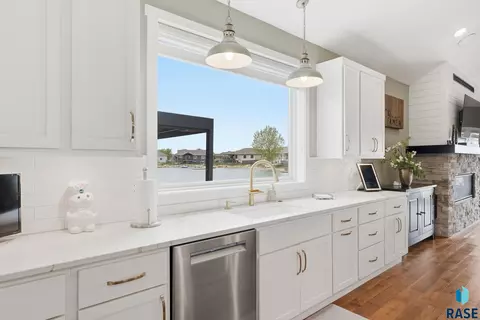 Kitchen - 2645 Park Pl, Tea, SD 57064 photo 4 of 4