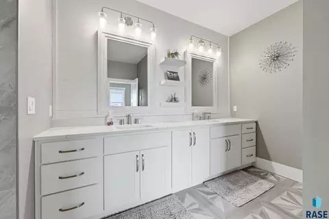Bath - 2645 Park Pl, Tea, SD 57064 photo 1 of 3