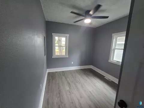 707 E 7th St, Sioux Falls, SD 57103 photo 4