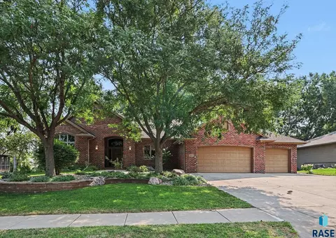 5800 S Deer Park Dr, Sioux Falls, SD 57108