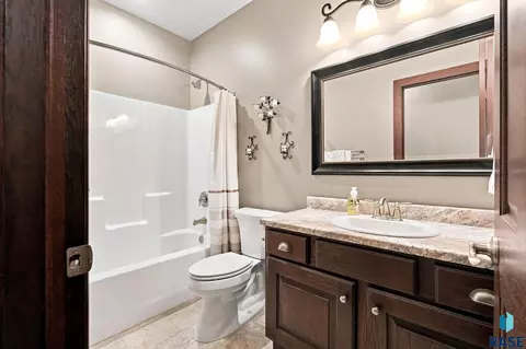 Bath - 7304 E Donnelly Dr, Sioux Falls, SD 57110 photo 2 of 3