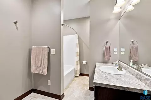 Bath - 7304 E Donnelly Dr, Sioux Falls, SD 57110 photo 3 of 3