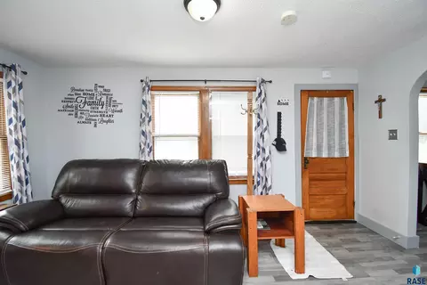 Entry Way - 610 E 3rd St, Dell Rapids, SD 57022 photo 2 of 3