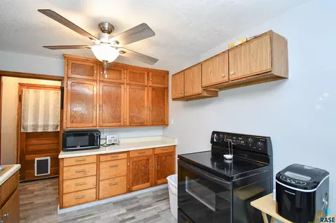 Kitchen - 610 E 3rd St, Dell Rapids, SD 57022 photo 5 of 7