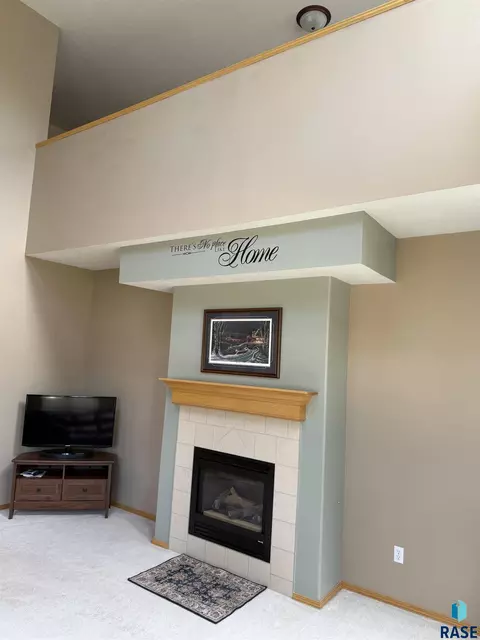 Living - 5502 S Sandra Dr, Sioux Falls, SD 57108 photo 3 of 4