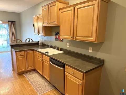 Kitchen - 5502 S Sandra Dr, Sioux Falls, SD 57108 photo 4 of 4