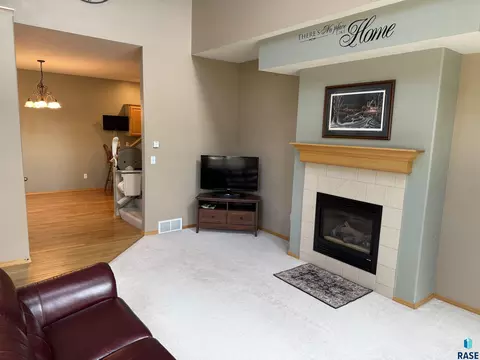 Living - 5502 S Sandra Dr, Sioux Falls, SD 57108 photo 2 of 4