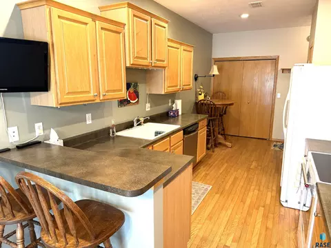 Kitchen - 5502 S Sandra Dr, Sioux Falls, SD 57108 photo 1 of 4