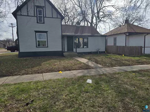 232 N Nesmith Ave, Sioux Falls, SD 57103