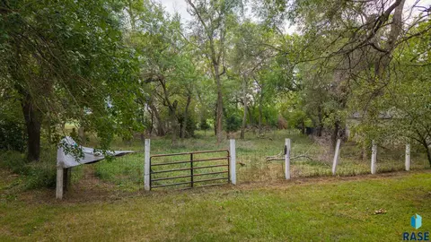 Exterior - 48053 259th St, Brandon, SD 57005 photo 6 of 6