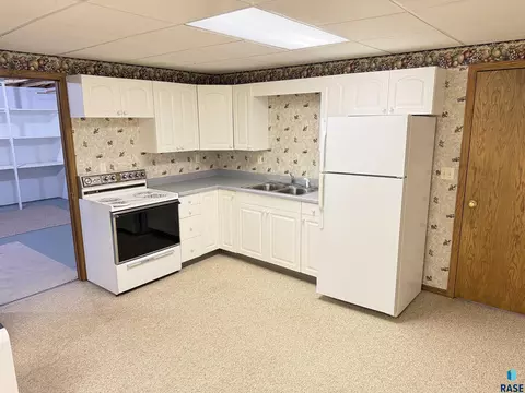 Kitchen - 308 E Wagner St, Marion, SD 57043 photo 3 of 3