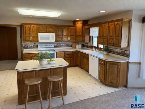 Kitchen - 308 E Wagner St, Marion, SD 57043 photo 3 of 6