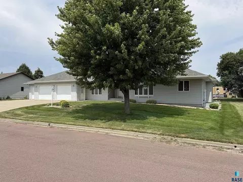 Exterior - 308 E Wagner St, Marion, SD 57043 photo 3 of 7