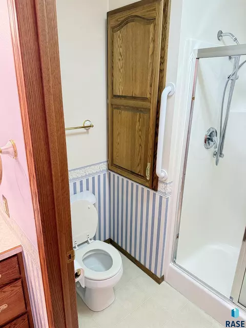 Bath - 308 E Wagner St, Marion, SD 57043 photo 5 of 7
