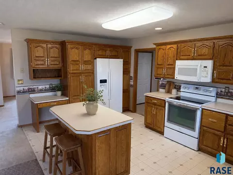 Kitchen - 308 E Wagner St, Marion, SD 57043 photo 2 of 6