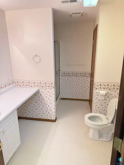 Bath - 308 E Wagner St, Marion, SD 57043 photo 6 of 7