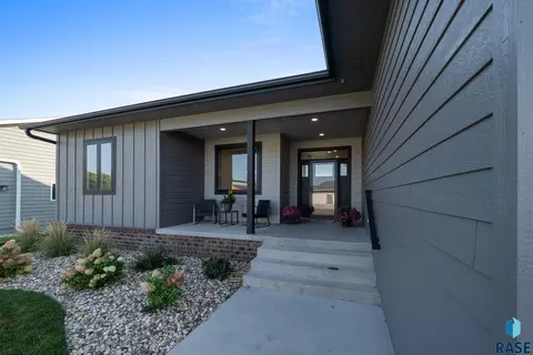 Exterior - 1012 S Nicholas Ave, Brandon, SD 57005 photo 2 of 10