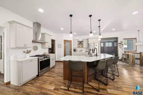 Kitchen - 1012 S Nicholas Ave, Brandon, SD 57005 photo 4 of 11