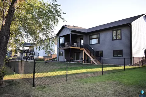 Exterior - 1012 S Nicholas Ave, Brandon, SD 57005 photo 8 of 16