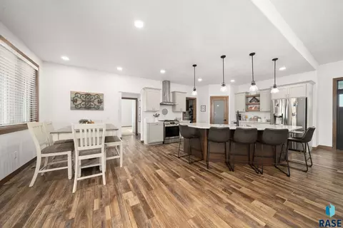 Kitchen - 1012 S Nicholas Ave, Brandon, SD 57005 photo 9 of 11