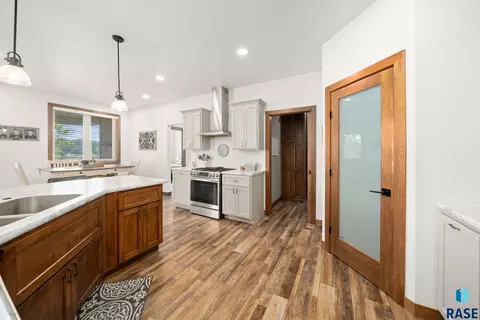 Kitchen - 1012 S Nicholas Ave, Brandon, SD 57005 photo 7 of 11