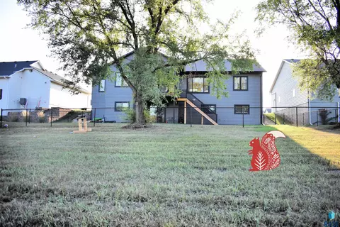 Exterior - 1012 S Nicholas Ave, Brandon, SD 57005 photo 15 of 16